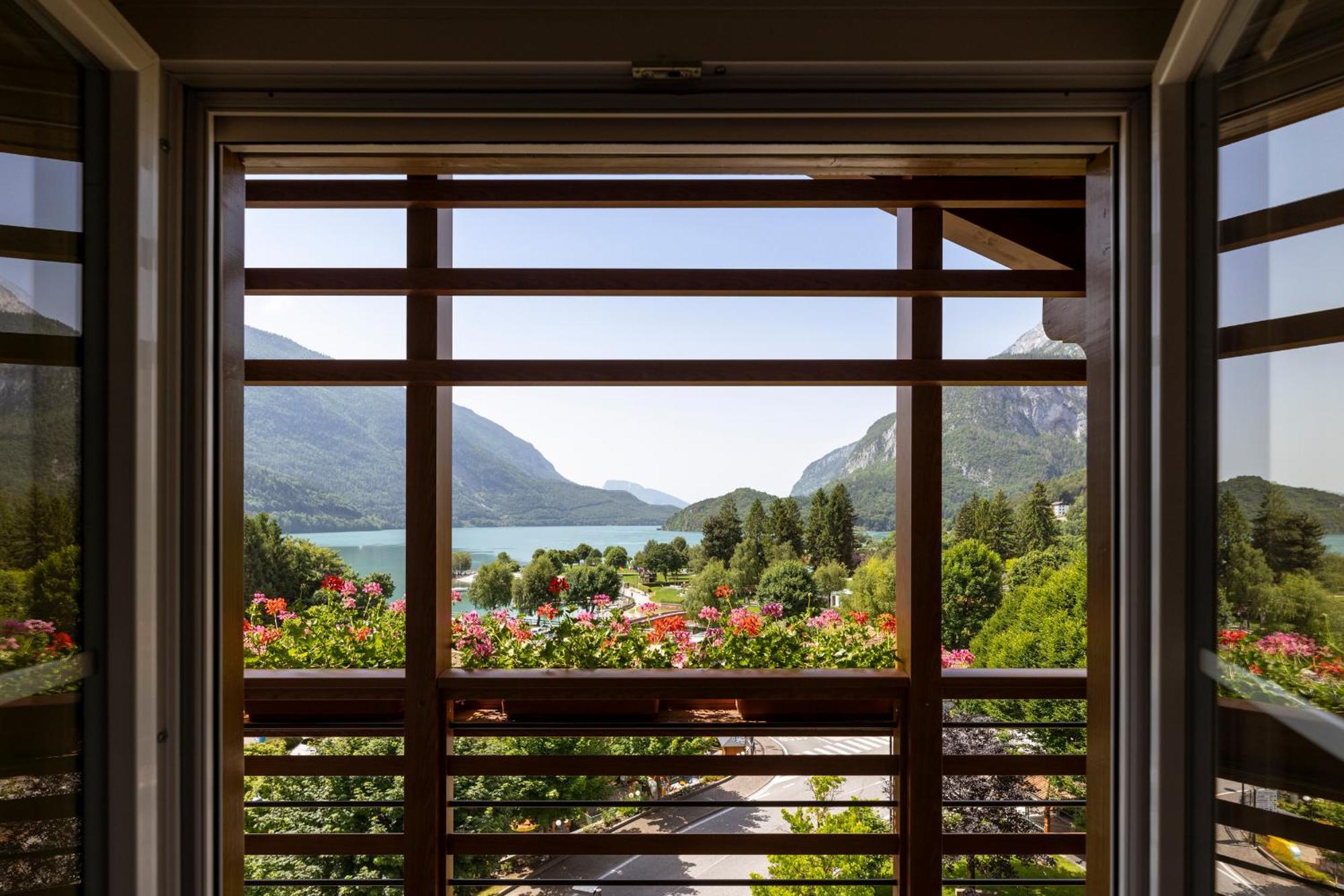Hotel Lido - Slow & Natural Living Molveno Εξωτερικό φωτογραφία